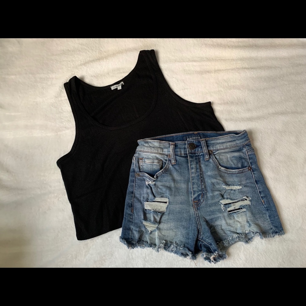 Cropped tank / High rise shorts